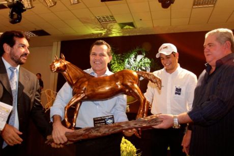 Criadores de cavalo pantaneiro homenageiam Silval Barbosa pelo trabalho de defesa agropecuária do Estado
