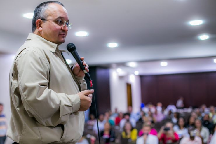 Governador Pedro Taques pede compreensão aos grevistas
