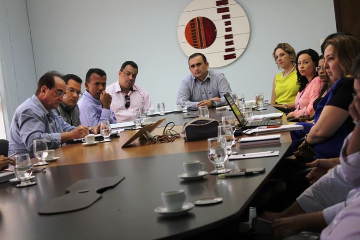 Julio Modesto pede apoio a diretores para trabalho conjunto entre secretarias estaduais