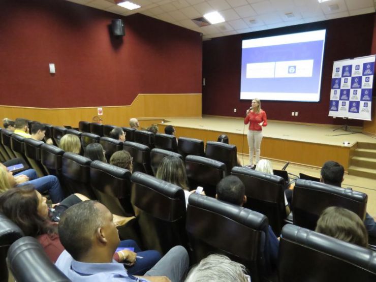 Escola de Governo realiza palestra motivacional para servidores do Gcom
