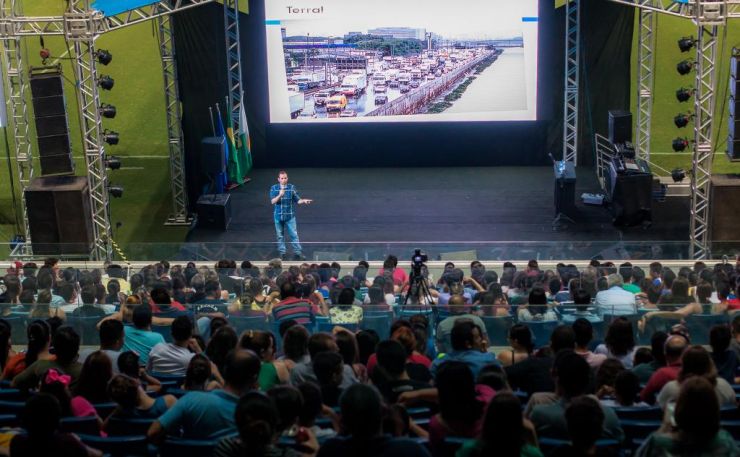 Palestra de youtuber sobre ciência leva mais de 5 mil pessoas à Arena Pantanal