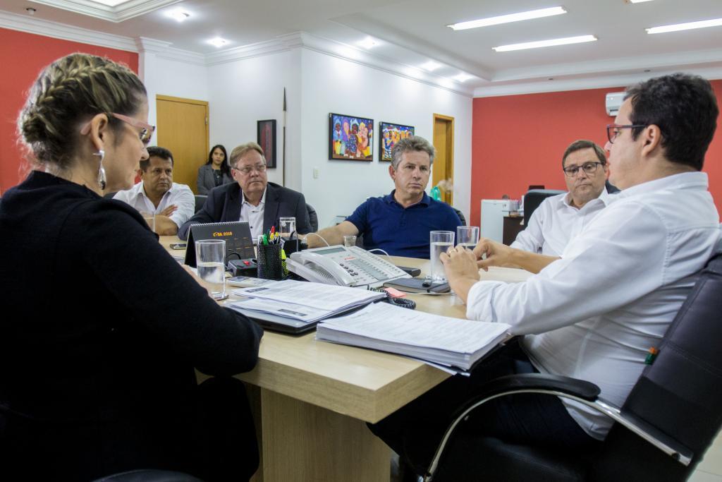 Comissão de Transmissão de Mandato recebe governador eleito no Palácio Paiaguás