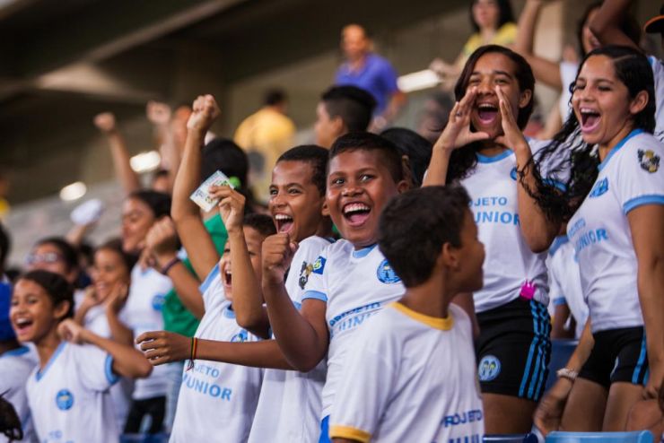 Crianças e jovens carentes assistirão Santos x Flamengo na Arena Pantanal