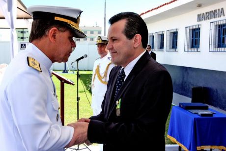 Governador Silval Barbosa recebe medalha do mérito Tamandaré