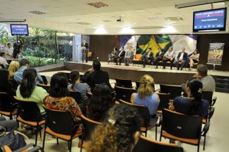 Silval Barbosa conclama cidadãos a participarem da campanha contra a dengue no programa 